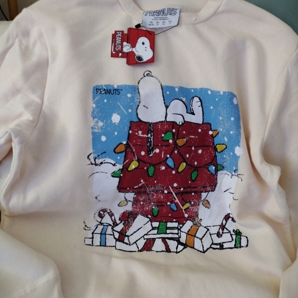 Womans Xmas Themed Snoopy Sweatshirt - Picture 2 of 3